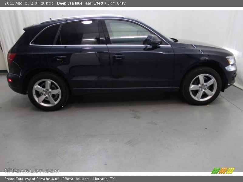 Deep Sea Blue Pearl Effect / Light Gray 2011 Audi Q5 2.0T quattro