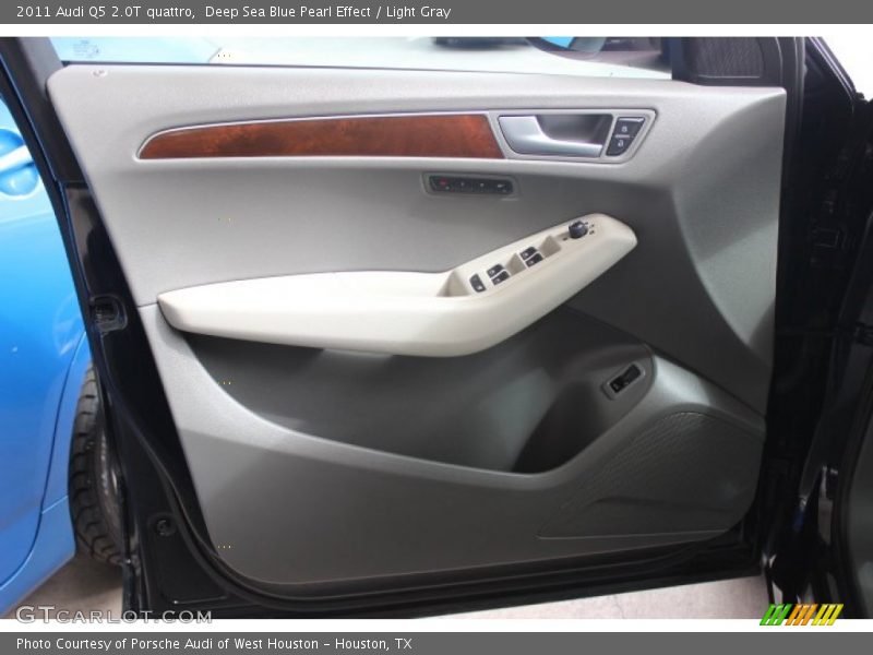 Deep Sea Blue Pearl Effect / Light Gray 2011 Audi Q5 2.0T quattro