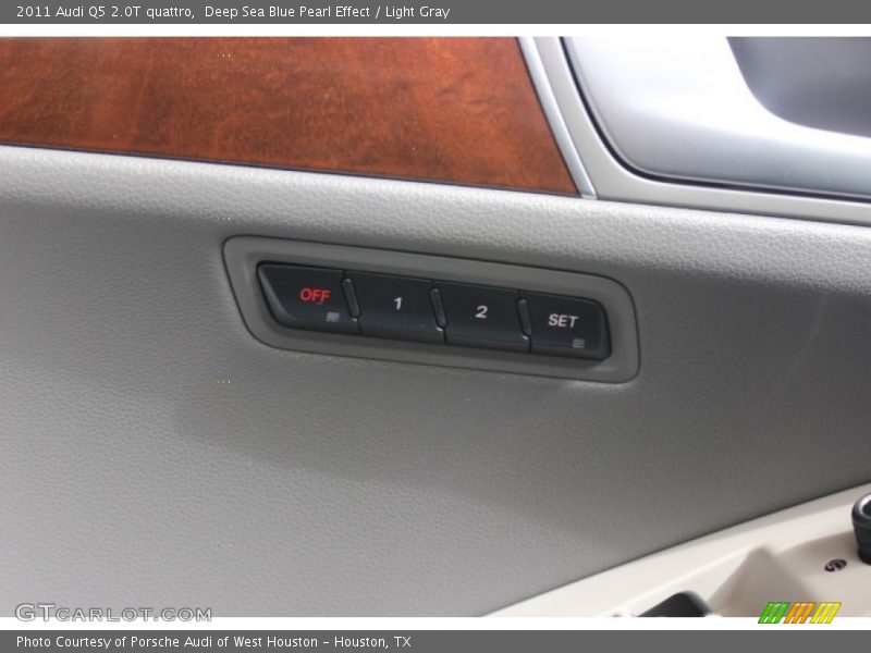 Deep Sea Blue Pearl Effect / Light Gray 2011 Audi Q5 2.0T quattro