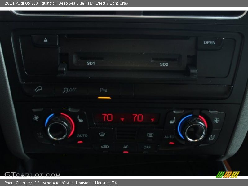 Deep Sea Blue Pearl Effect / Light Gray 2011 Audi Q5 2.0T quattro