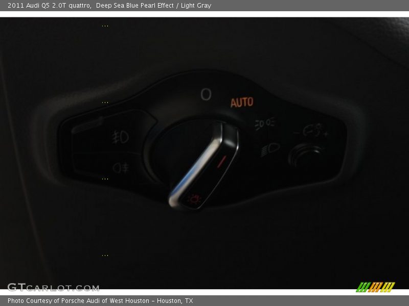 Deep Sea Blue Pearl Effect / Light Gray 2011 Audi Q5 2.0T quattro
