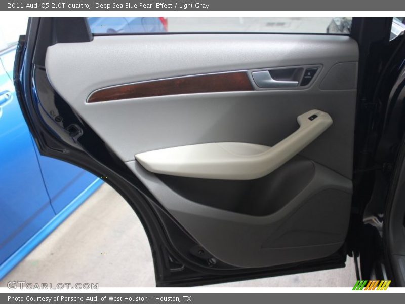 Deep Sea Blue Pearl Effect / Light Gray 2011 Audi Q5 2.0T quattro