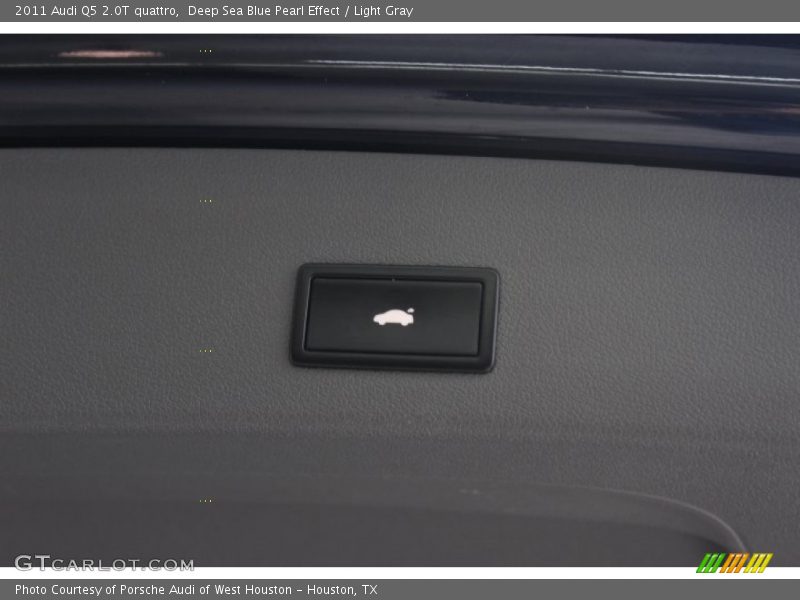 Deep Sea Blue Pearl Effect / Light Gray 2011 Audi Q5 2.0T quattro