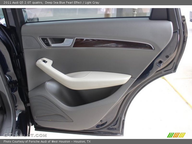 Deep Sea Blue Pearl Effect / Light Gray 2011 Audi Q5 2.0T quattro