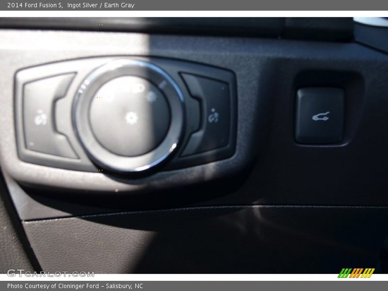 Ingot Silver / Earth Gray 2014 Ford Fusion S
