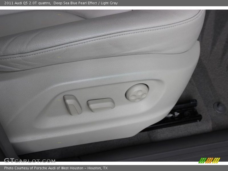 Deep Sea Blue Pearl Effect / Light Gray 2011 Audi Q5 2.0T quattro