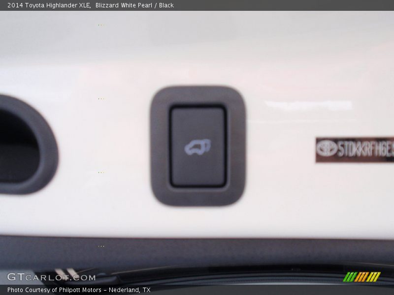 Blizzard White Pearl / Black 2014 Toyota Highlander XLE