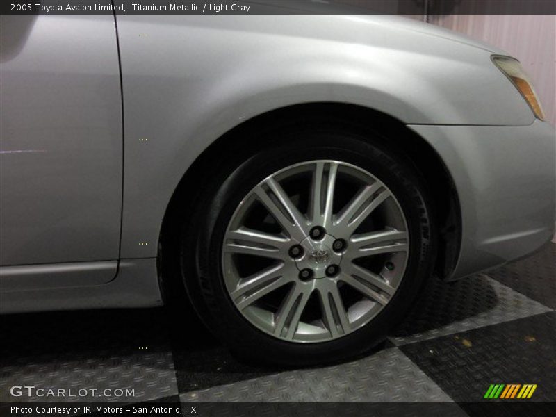 Titanium Metallic / Light Gray 2005 Toyota Avalon Limited