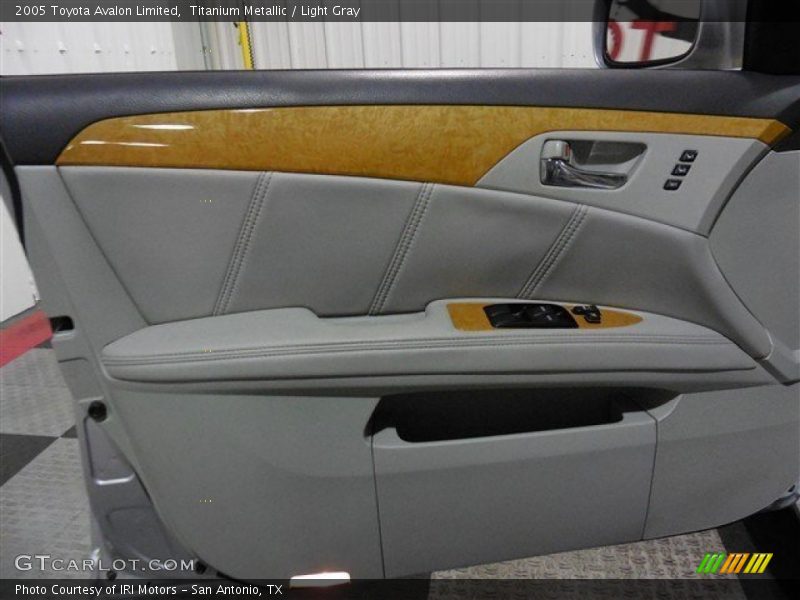 Titanium Metallic / Light Gray 2005 Toyota Avalon Limited