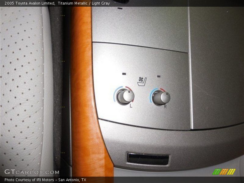 Titanium Metallic / Light Gray 2005 Toyota Avalon Limited