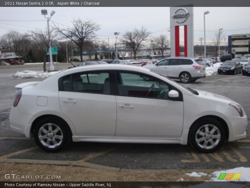 Aspen White / Charcoal 2011 Nissan Sentra 2.0 SR