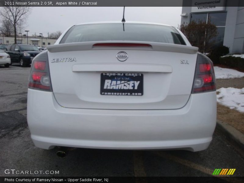Aspen White / Charcoal 2011 Nissan Sentra 2.0 SR