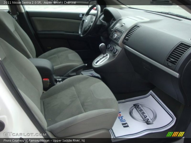 Aspen White / Charcoal 2011 Nissan Sentra 2.0 SR