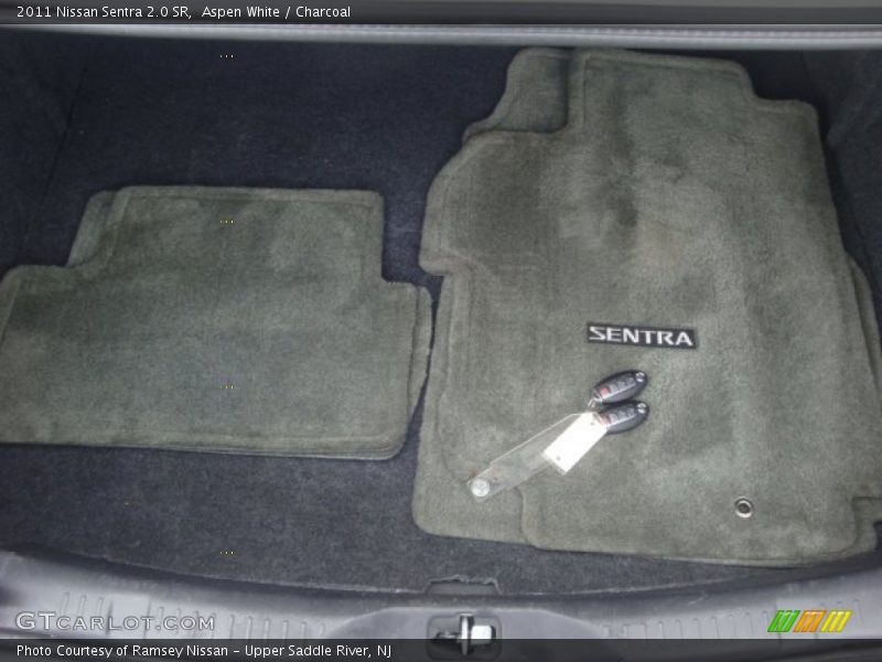 Aspen White / Charcoal 2011 Nissan Sentra 2.0 SR