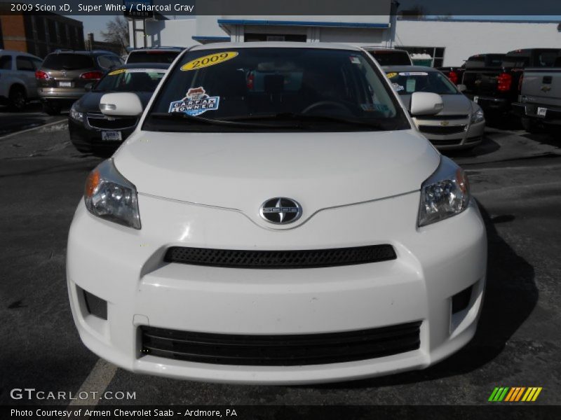 Super White / Charcoal Gray 2009 Scion xD