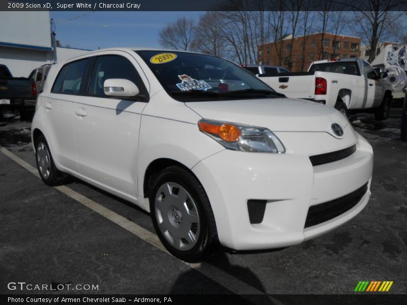 Super White / Charcoal Gray 2009 Scion xD