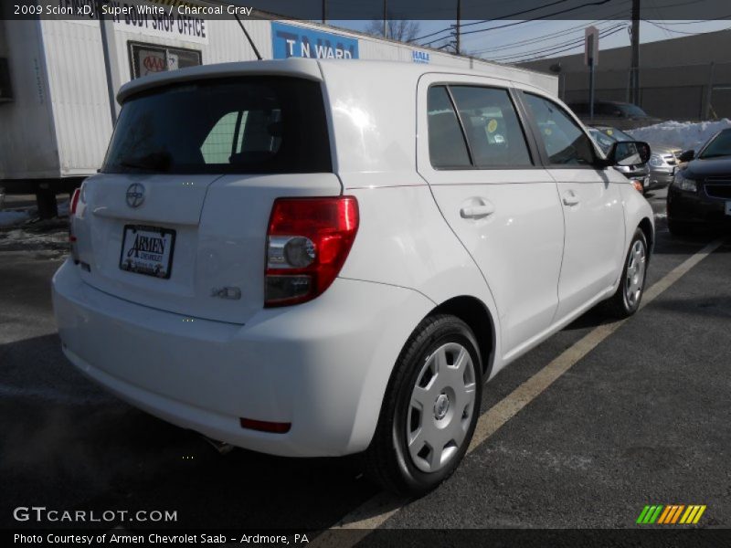 Super White / Charcoal Gray 2009 Scion xD