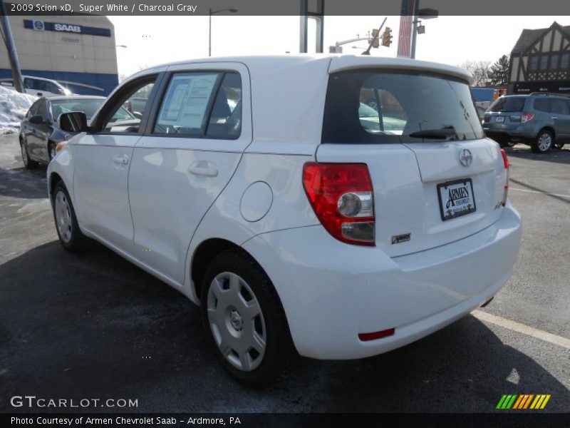 Super White / Charcoal Gray 2009 Scion xD