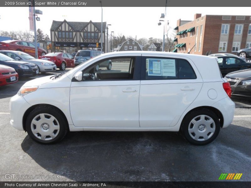 Super White / Charcoal Gray 2009 Scion xD