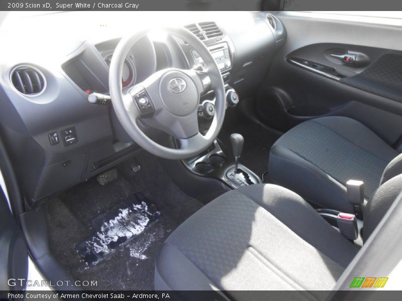 Super White / Charcoal Gray 2009 Scion xD