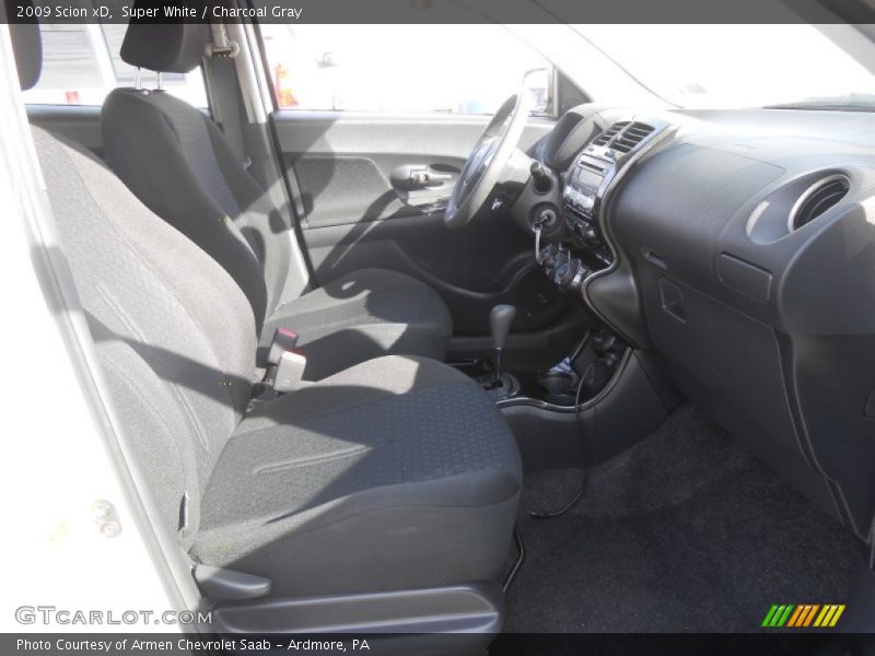 Super White / Charcoal Gray 2009 Scion xD