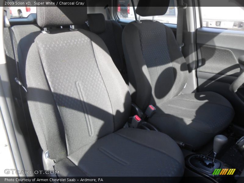 Super White / Charcoal Gray 2009 Scion xD