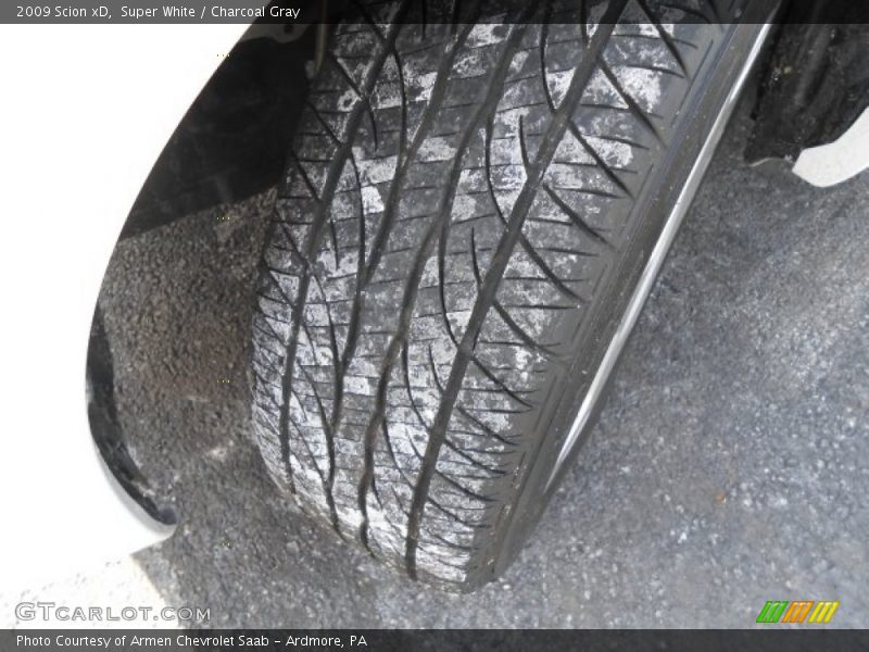 Super White / Charcoal Gray 2009 Scion xD