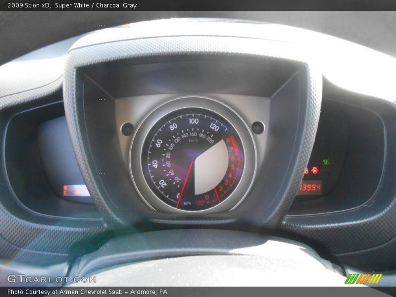 Super White / Charcoal Gray 2009 Scion xD