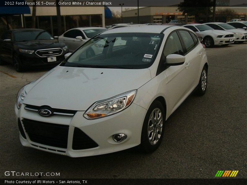 Oxford White / Charcoal Black 2012 Ford Focus SE 5-Door