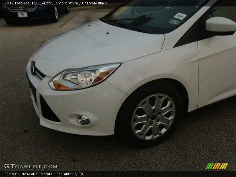 Oxford White / Charcoal Black 2012 Ford Focus SE 5-Door