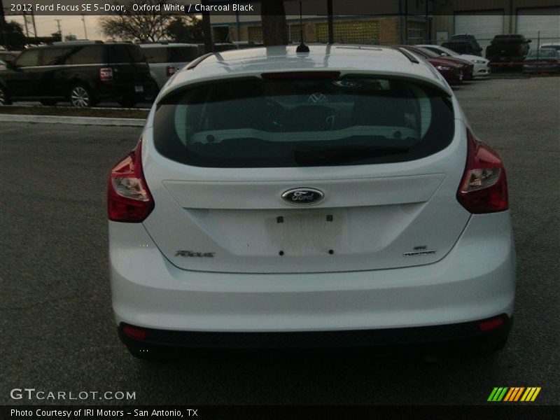Oxford White / Charcoal Black 2012 Ford Focus SE 5-Door