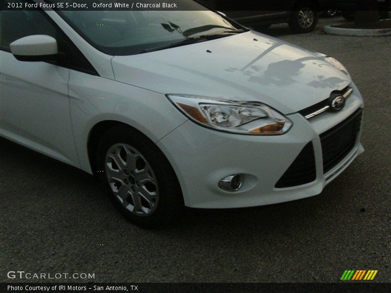 Oxford White / Charcoal Black 2012 Ford Focus SE 5-Door