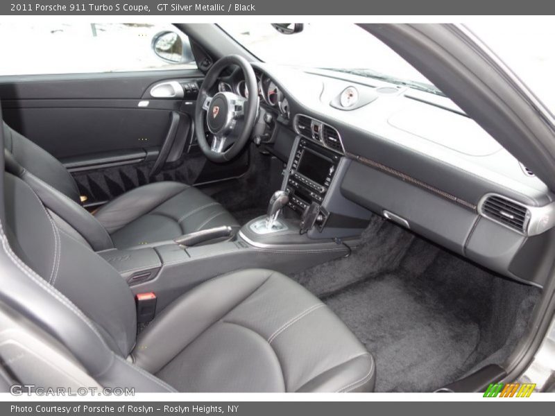 Dashboard of 2011 911 Turbo S Coupe