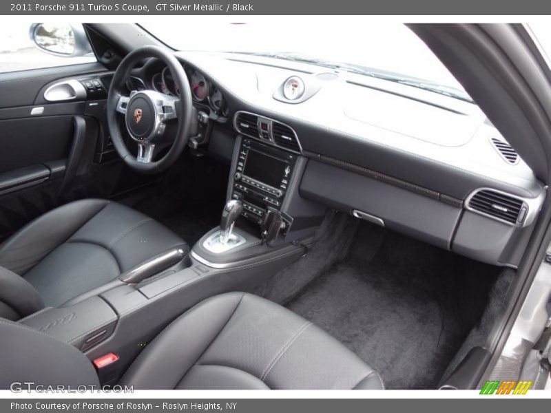 Dashboard of 2011 911 Turbo S Coupe