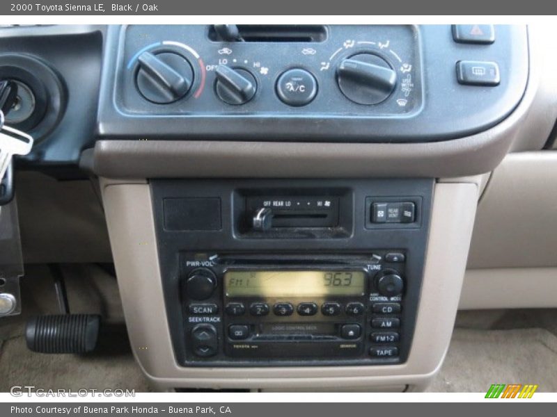 Black / Oak 2000 Toyota Sienna LE