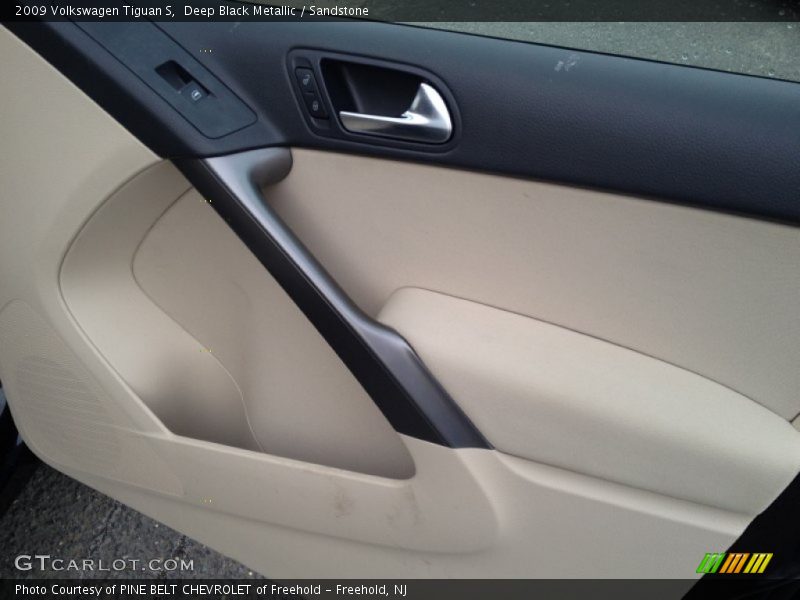 Deep Black Metallic / Sandstone 2009 Volkswagen Tiguan S