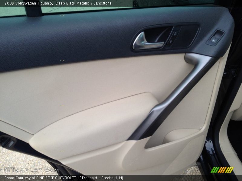 Deep Black Metallic / Sandstone 2009 Volkswagen Tiguan S