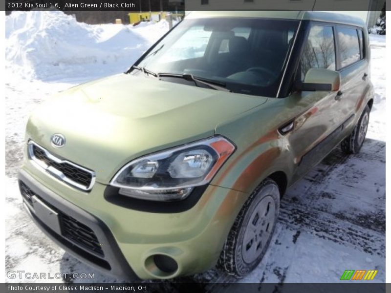 Alien Green / Black Cloth 2012 Kia Soul 1.6