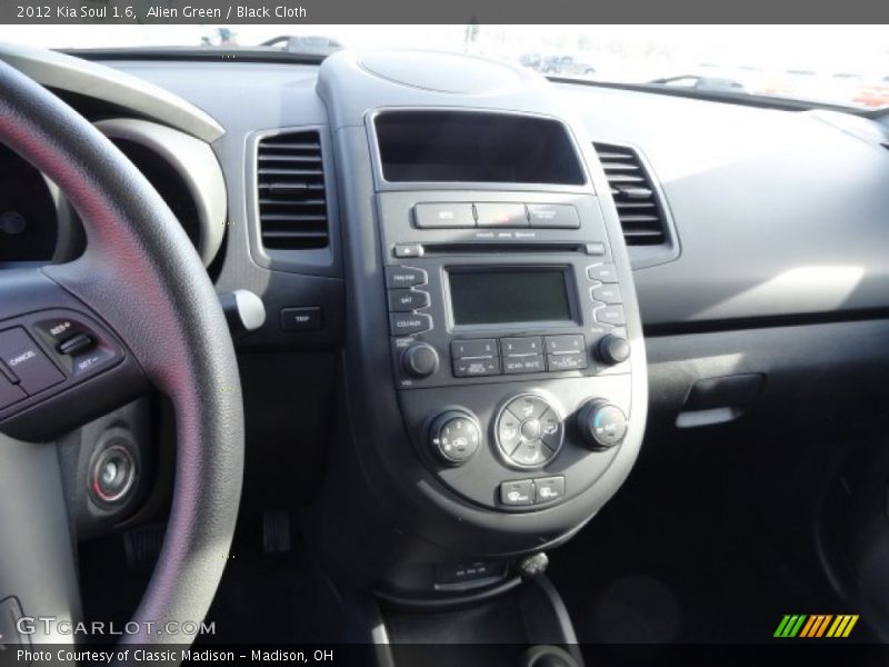 Alien Green / Black Cloth 2012 Kia Soul 1.6