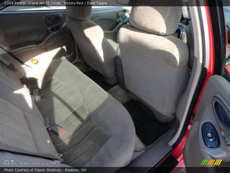 Victory Red / Dark Taupe 2004 Pontiac Grand Am SE Sedan