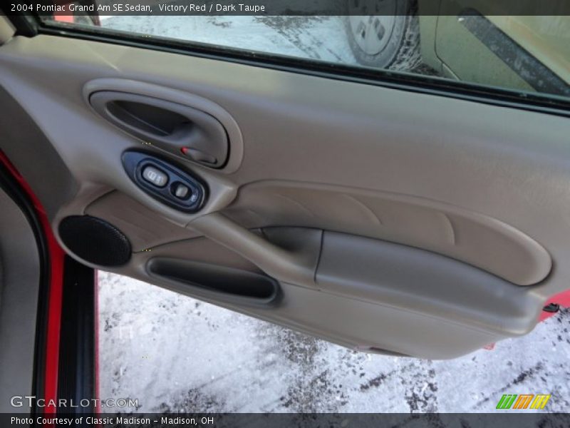Victory Red / Dark Taupe 2004 Pontiac Grand Am SE Sedan