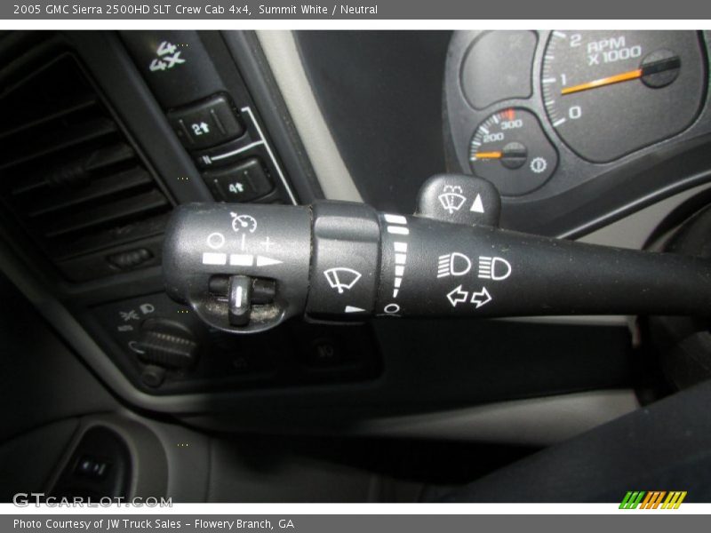 Summit White / Neutral 2005 GMC Sierra 2500HD SLT Crew Cab 4x4