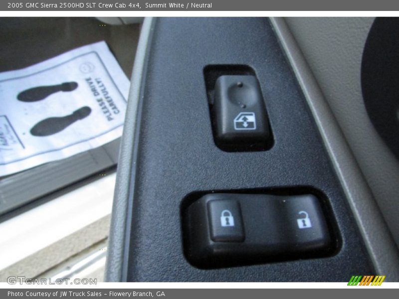 Summit White / Neutral 2005 GMC Sierra 2500HD SLT Crew Cab 4x4