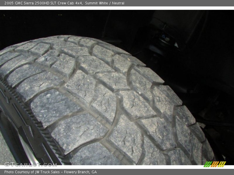Summit White / Neutral 2005 GMC Sierra 2500HD SLT Crew Cab 4x4