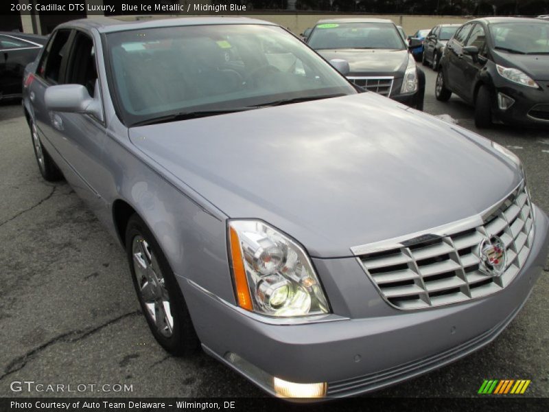 Front 3/4 View of 2006 DTS Luxury