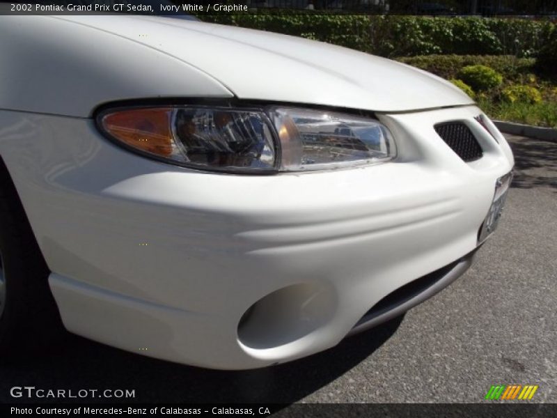 Ivory White / Graphite 2002 Pontiac Grand Prix GT Sedan