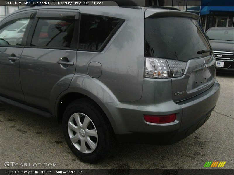 Mercury Gray Pearl / Black 2013 Mitsubishi Outlander ES