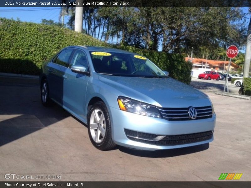 Front 3/4 View of 2013 Passat 2.5L SE