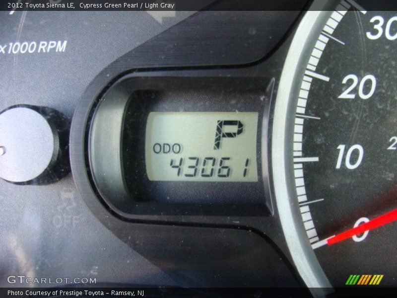 Cypress Green Pearl / Light Gray 2012 Toyota Sienna LE