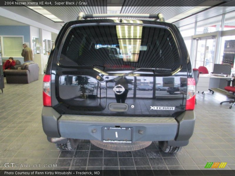 Super Black / Gray 2004 Nissan Xterra XE 4x4